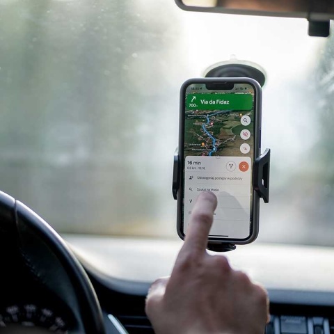 Uchwyt samochodowy na deskę rozdzielczą lub szybę – czarny