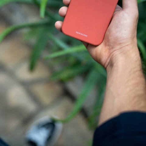 Spacecase Silicone Case iPhone 15 red