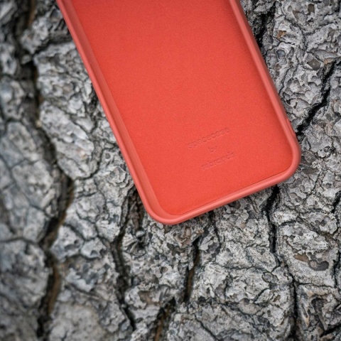 Spacecase Silicone Case iPhone 15 red